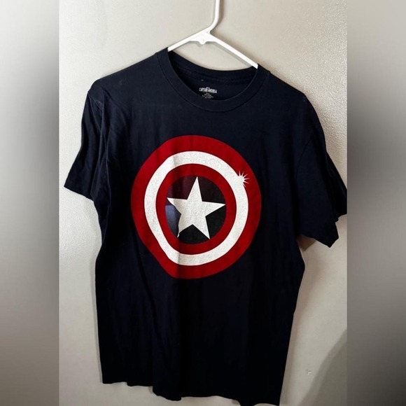 Marvel Other - Men's Captain America Tee - Size Large